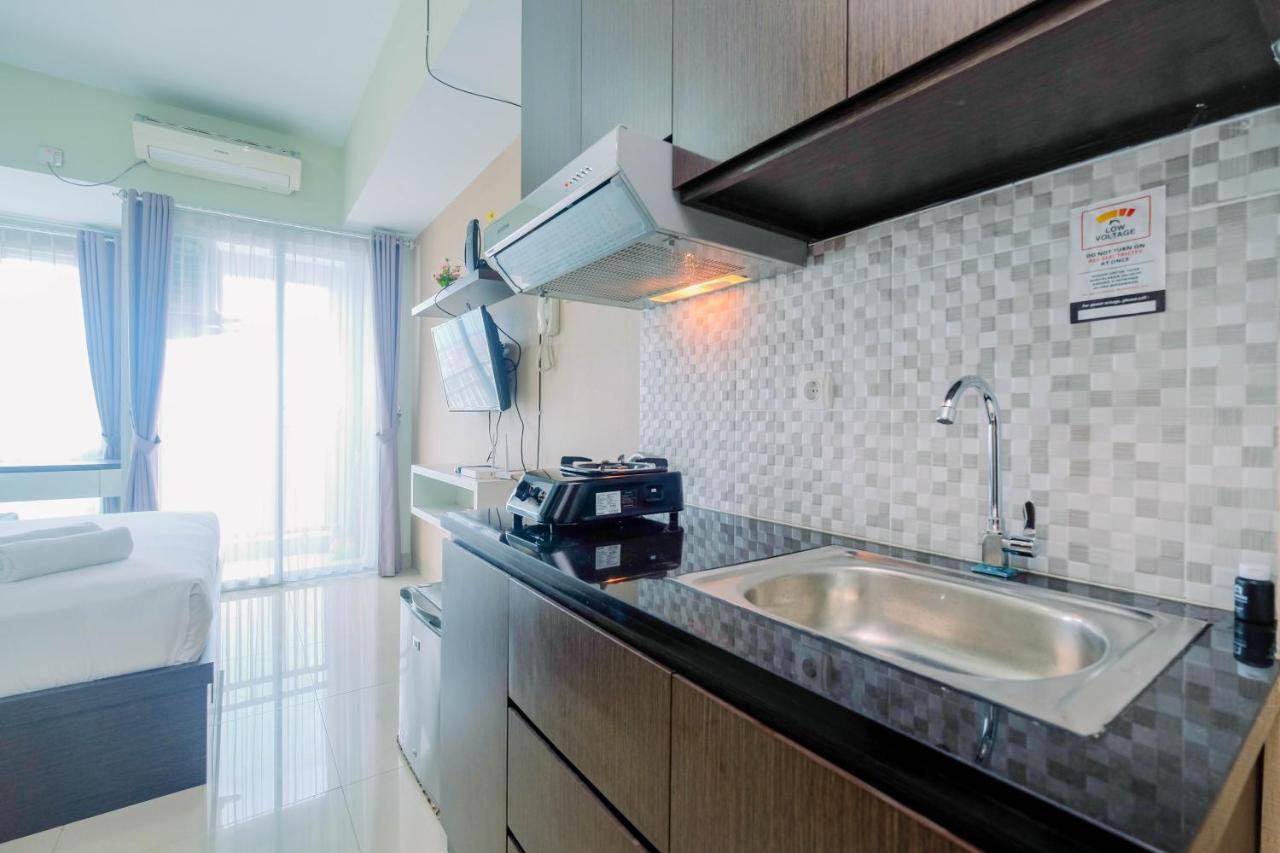 Modern And Comfy Grand Dhika By Travelio Apartemen